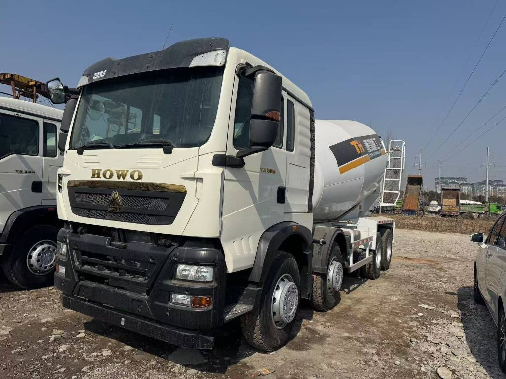 Howo 100% New and used - Camion cisterna: foto 1 Howo 100% New and used - Camion cisterna: foto 1