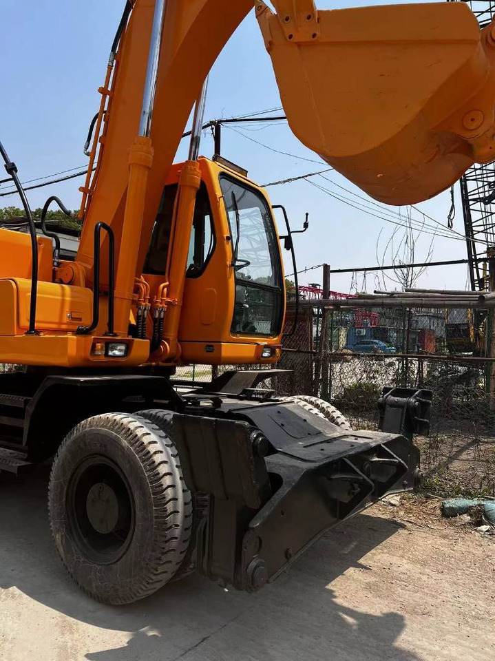 Hyundai 210W-7 - Escavatore gommato: foto 3 Hyundai 210W-7 - Escavatore gommato: foto 3