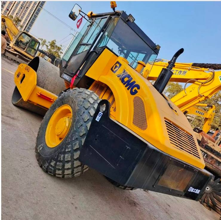 XCMG XS 142 J - Rullo compattatore/ Rullo compressore: foto 1 XCMG XS 142 J - Rullo compattatore/ Rullo compressore: foto 1