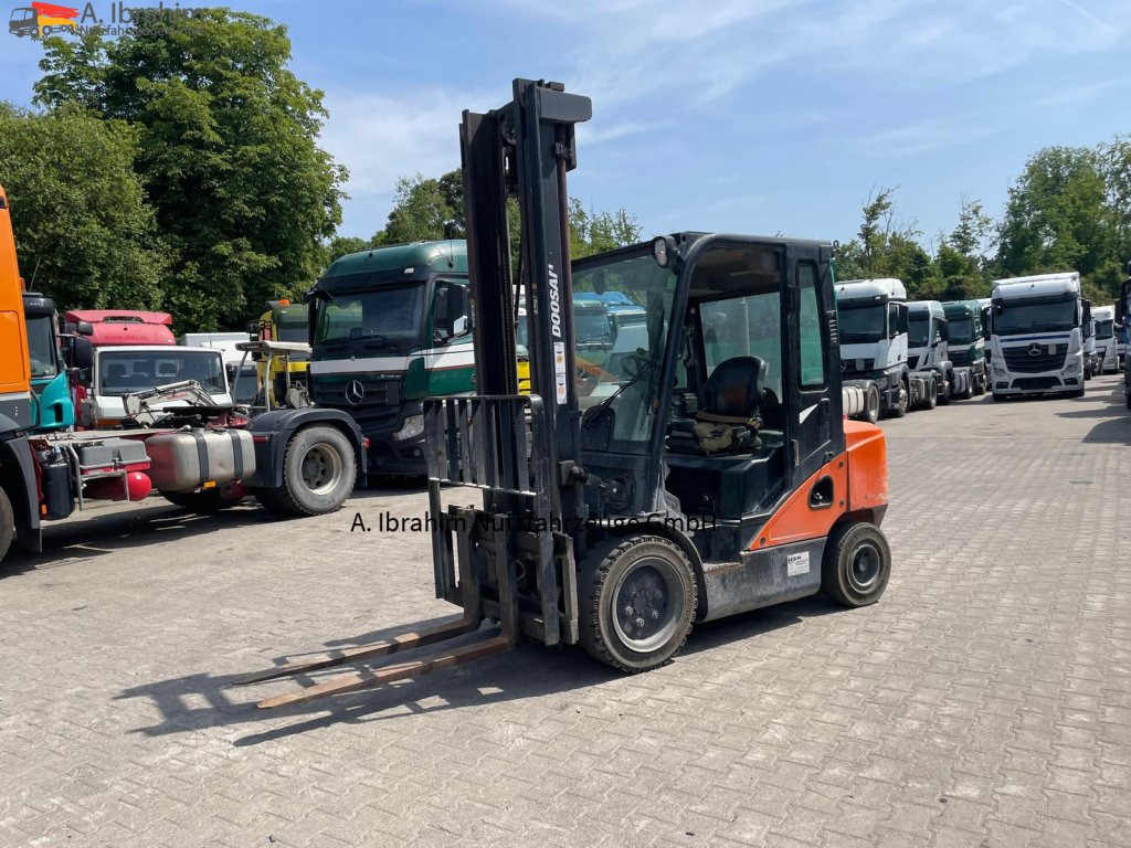 Doosan D30S-7 3000 kg Tragkraft Guter Zustand - Carrello elevatore diesel: foto 1 Doosan D30S-7 3000 kg Tragkraft Guter Zustand - Carrello elevatore diesel: foto 1