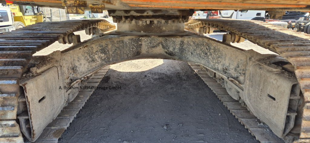 Hitachi ZX 300LCN-6 Schaden imHeckbereich, läuft aber !! 8125 h - Escavatore cingolato: foto 4 Hitachi ZX 300LCN-6 Schaden imHeckbereich, läuft aber !! 8125 h - Escavatore cingolato: foto 4