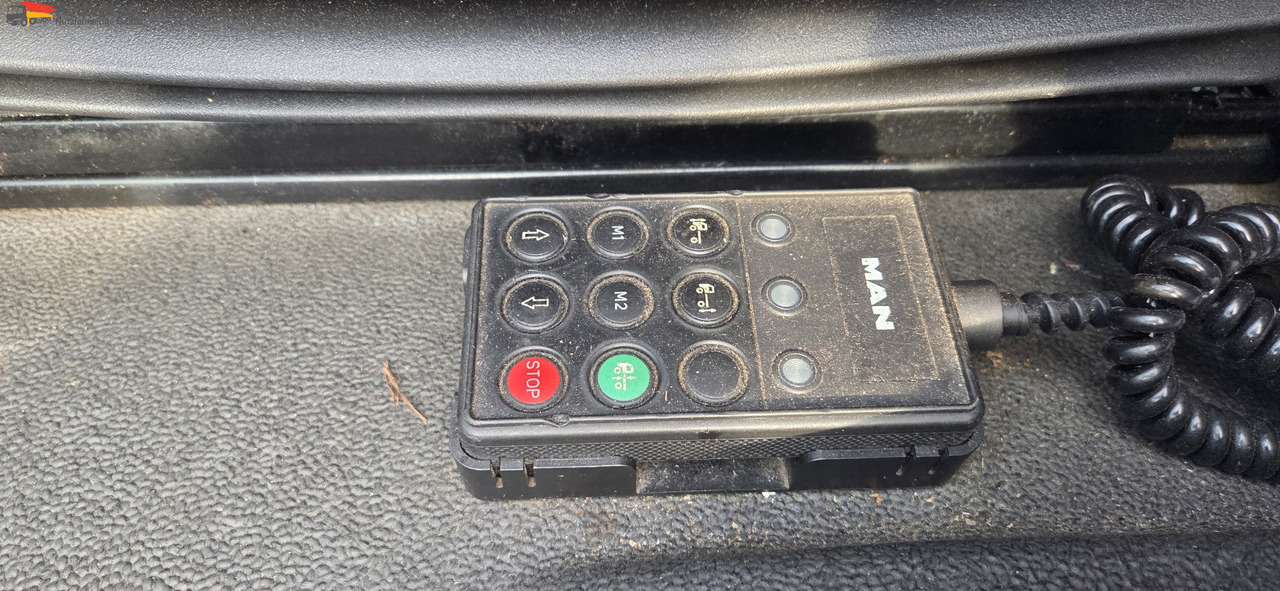 MAN TGM 18.290 Carrier Supra 950 U | LBW | 2 Kammer MT | Schneeketten - Autocarro frigorifero: foto 4 MAN TGM 18.290 Carrier Supra 950 U | LBW | 2 Kammer MT | Schneeketten - Autocarro frigorifero: foto 4