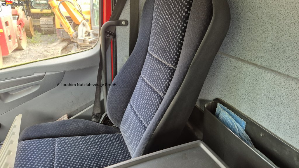 Mercedes-Benz 1222 Werkstattkoffer mit Regalsystem - Autocarro furgonato: foto 5 Mercedes-Benz 1222 Werkstattkoffer mit Regalsystem - Autocarro furgonato: foto 5
