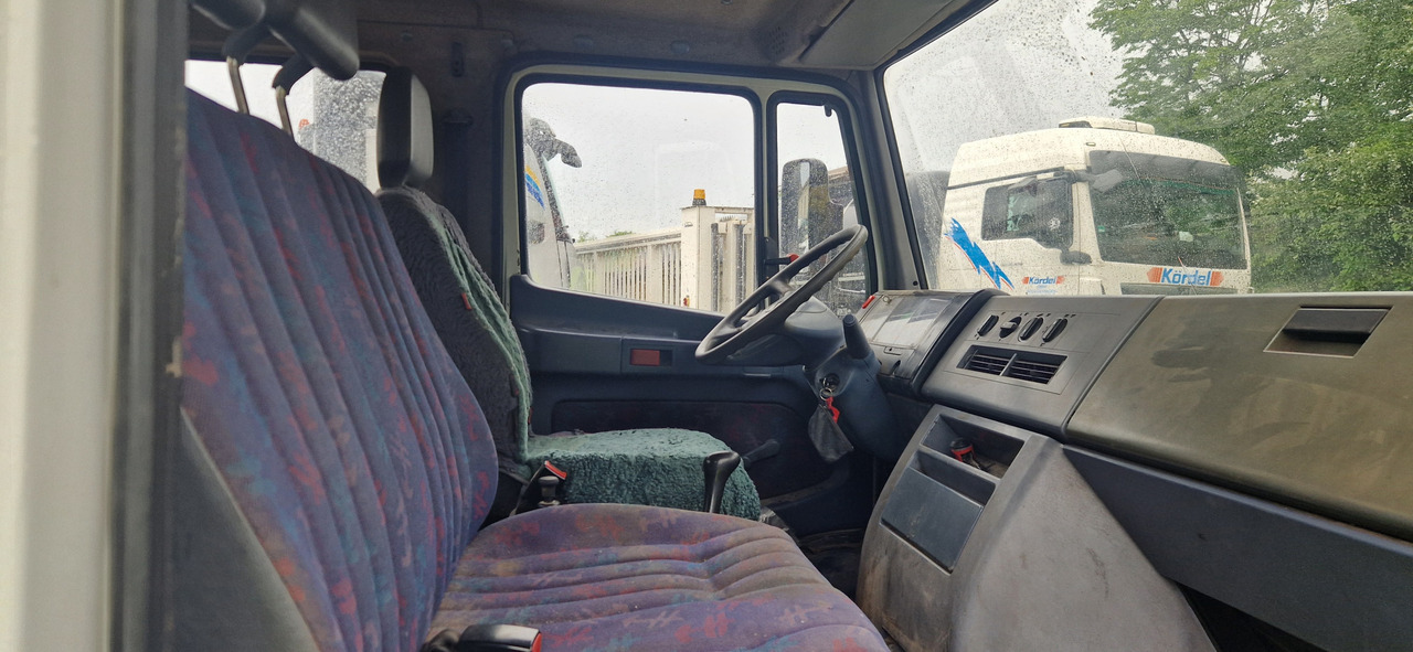 Mercedes-Benz 615D Doka Pritsche, Zustand gut - Furgone con cassone fisso, Furgone doppia cabina: foto 2 Mercedes-Benz 615D Doka Pritsche, Zustand gut - Furgone con cassone fisso, Furgone doppia cabina: foto 2