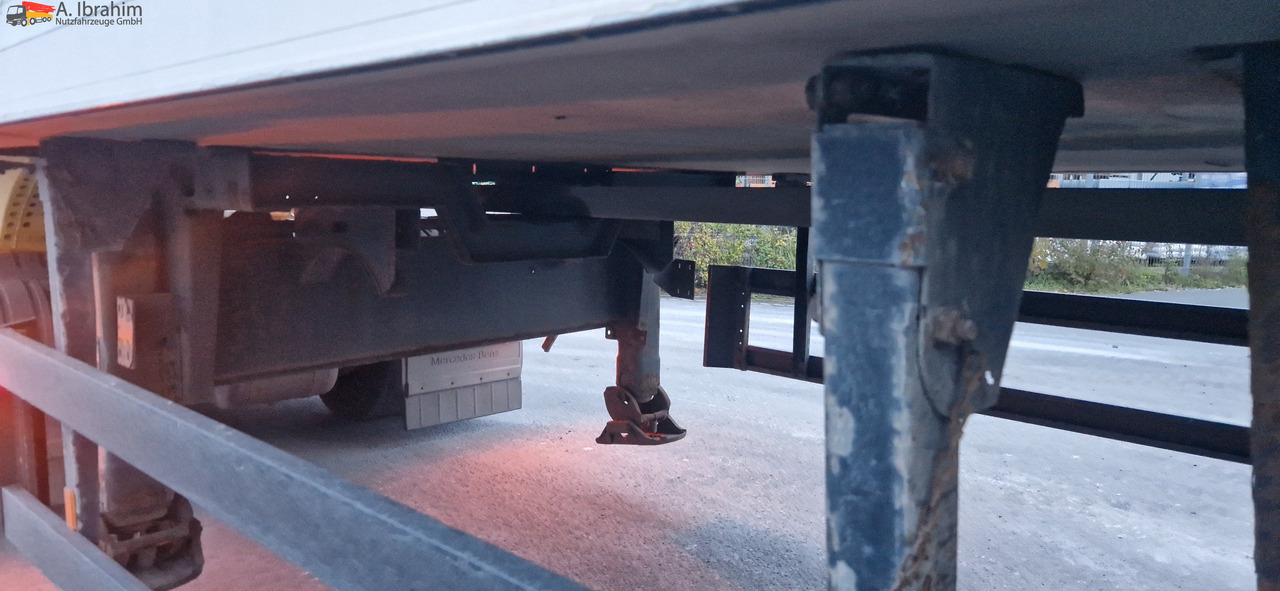 Schmitz SKO 24 Citysattel, 3. Achse zwangsgelenkt Frigoblock - Semirimorchio: foto 2 Schmitz SKO 24 Citysattel, 3. Achse zwangsgelenkt Frigoblock - Semirimorchio: foto 2