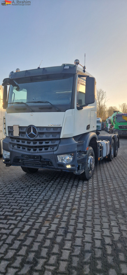 Mercedes-Benz 2643 6x4, Blatt Luft, scheckheft Mercedes , Kipphydraulik - Trattore stradale: foto 1 Mercedes-Benz 2643 6x4, Blatt Luft, scheckheft Mercedes , Kipphydraulik - Trattore stradale: foto 1