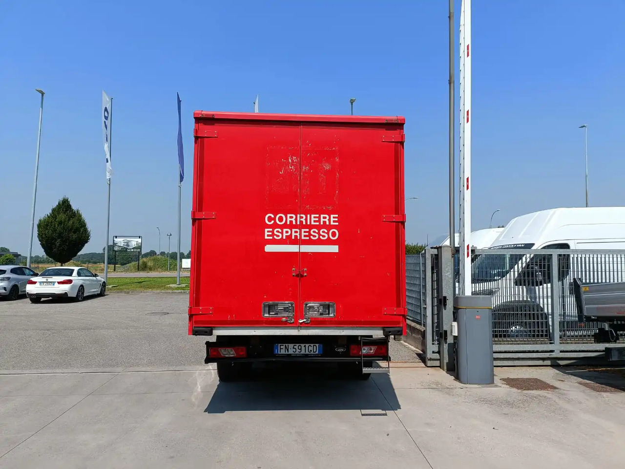FORD TRANSIT FURGONATO BOX - Furgone box: foto 5 FORD TRANSIT FURGONATO BOX - Furgone box: foto 5