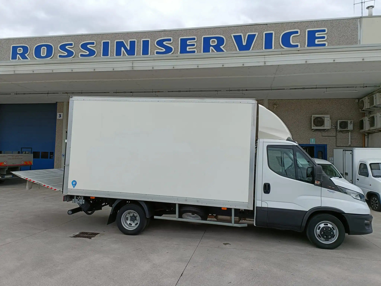 IVECO DAILY 35C16 3.0 - Furgone box: foto 4 IVECO DAILY 35C16 3.0 - Furgone box: foto 4