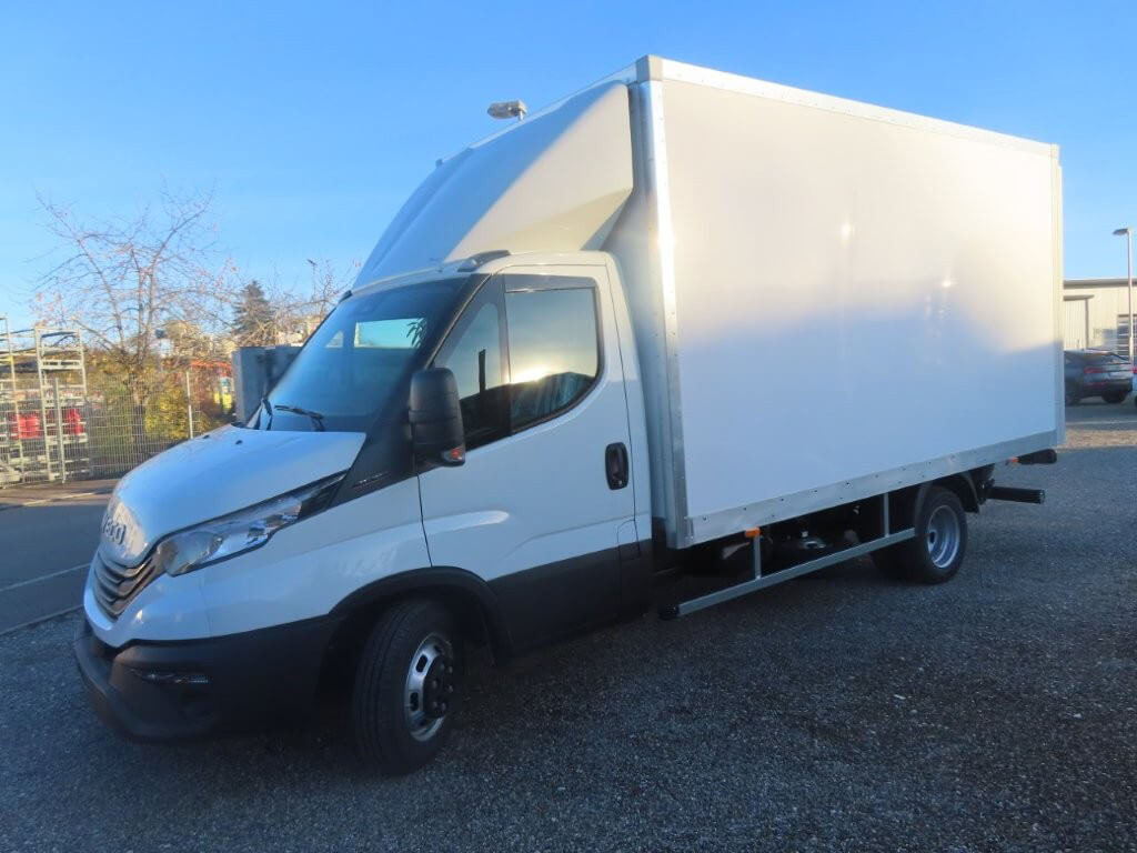 IVECO DAILY 35C16 3000 cc KM 0 - Furgone box: foto 1 IVECO DAILY 35C16 3000 cc KM 0 - Furgone box: foto 1