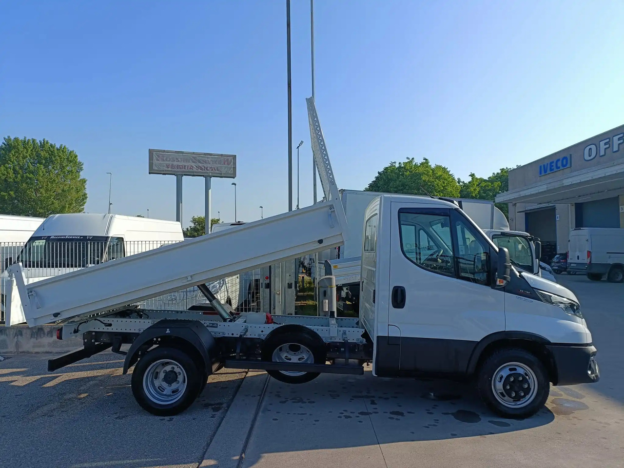 IVECO DAILY 35C16 NUOVO 3.0 cc MOD: 2025 RIBALTABILE - Furgone ribaltabile: foto 3 IVECO DAILY 35C16 NUOVO 3.0 cc MOD: 2025 RIBALTABILE - Furgone ribaltabile: foto 3