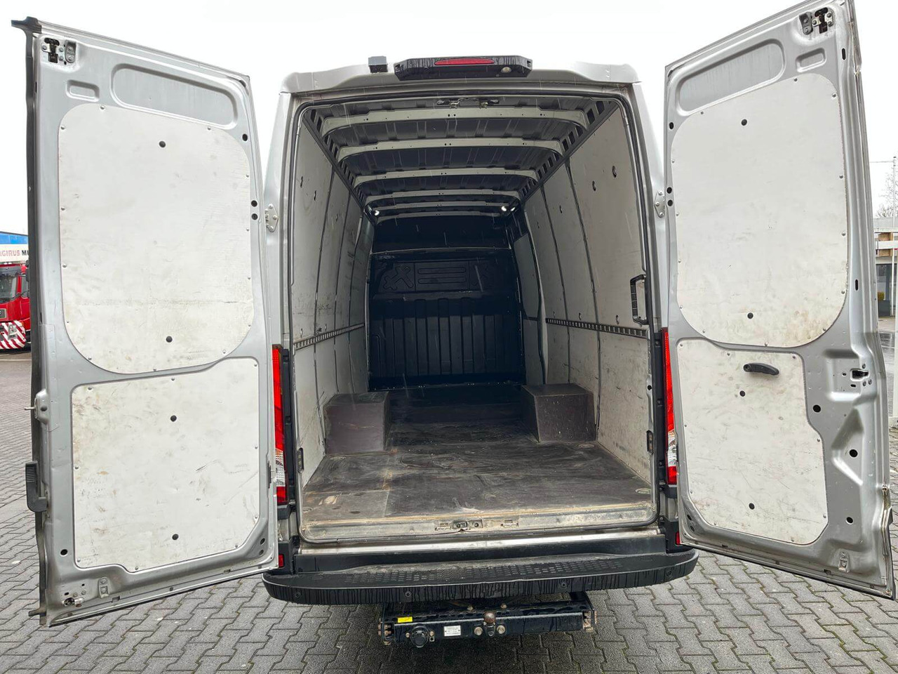 IVECO DAILY 35C18P FURGONE STANDARD - Furgone chiuso: foto 2 IVECO DAILY 35C18P FURGONE STANDARD - Furgone chiuso: foto 2