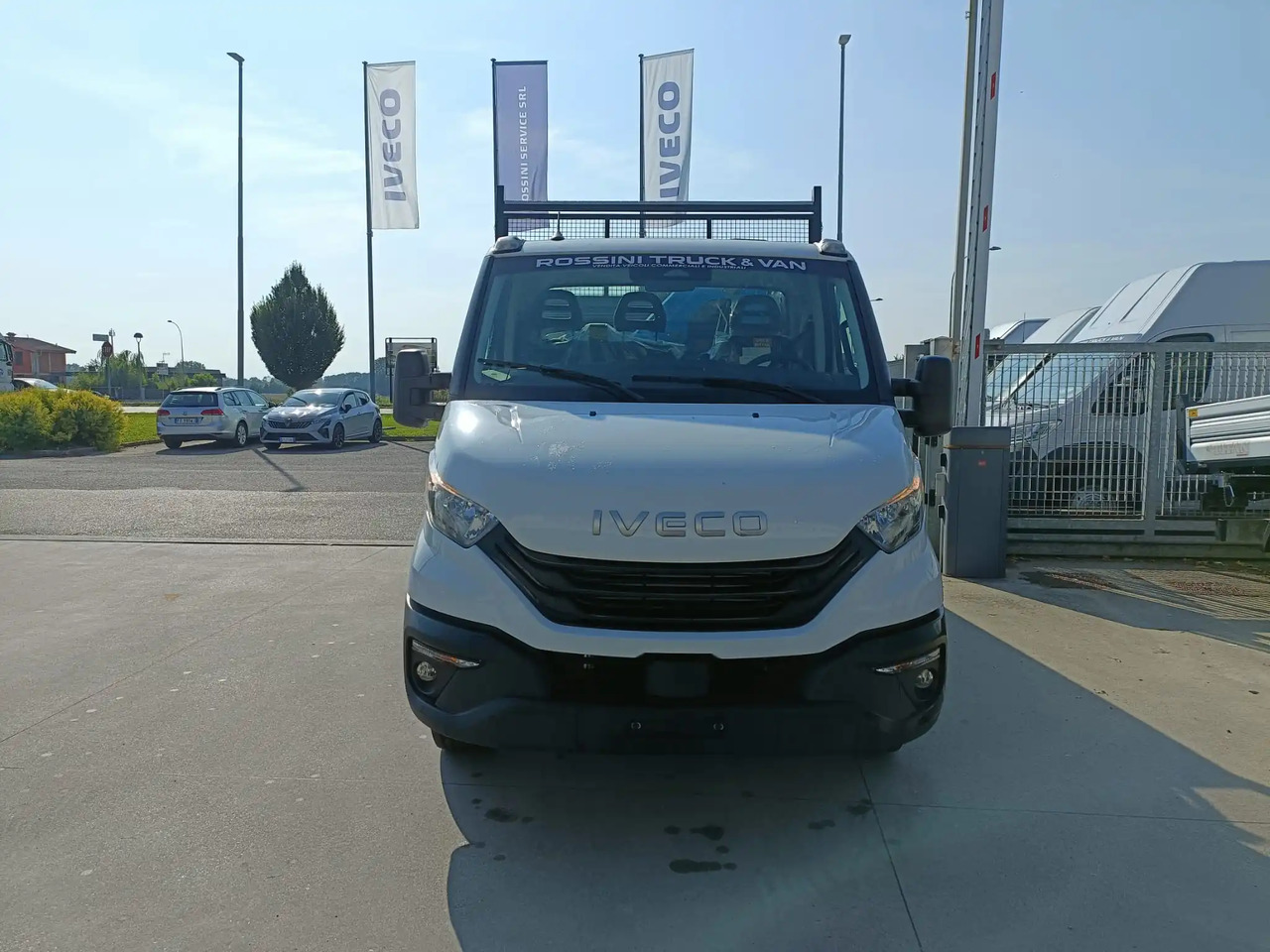 IVECO DAILY 60C18 RIBALTABILE CON GRU - Autocarro ribaltabile: foto 1 IVECO DAILY 60C18 RIBALTABILE CON GRU - Autocarro ribaltabile: foto 1