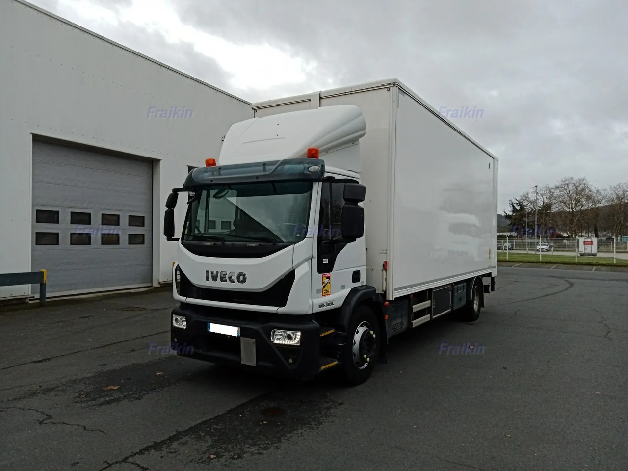 IVECO EUROCARGO 180EL32P EURO 6 - Autocarro furgonato: foto 1 IVECO EUROCARGO 180EL32P EURO 6 - Autocarro furgonato: foto 1