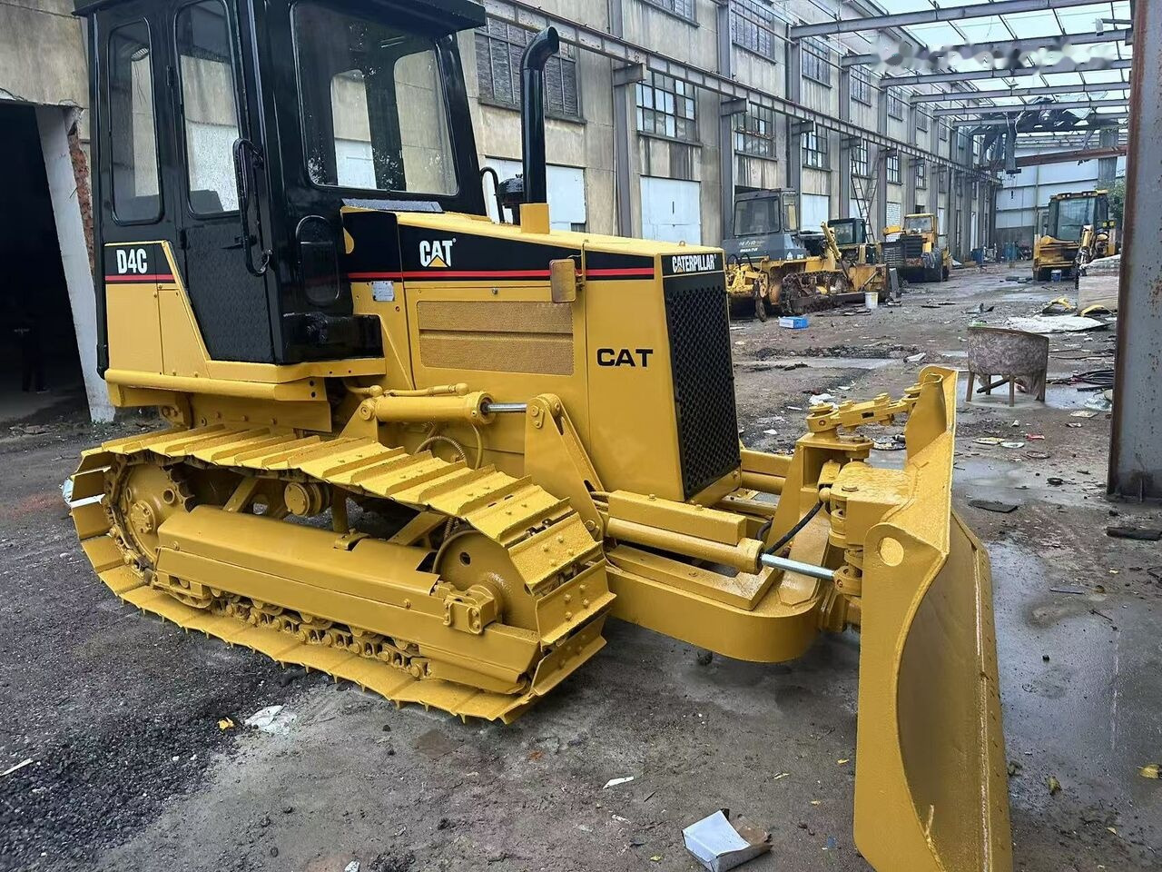 Caterpillar D4C - Bulldozer: foto 2 Caterpillar D4C - Bulldozer: foto 2