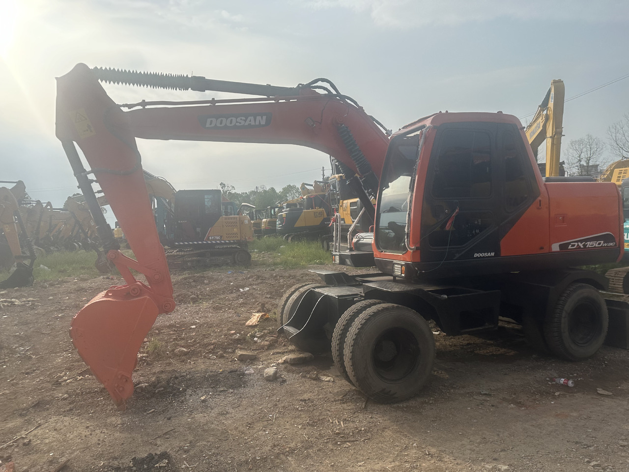 Doosan DX150W-9C - Escavatore gommato: foto 1 Doosan DX150W-9C - Escavatore gommato: foto 1