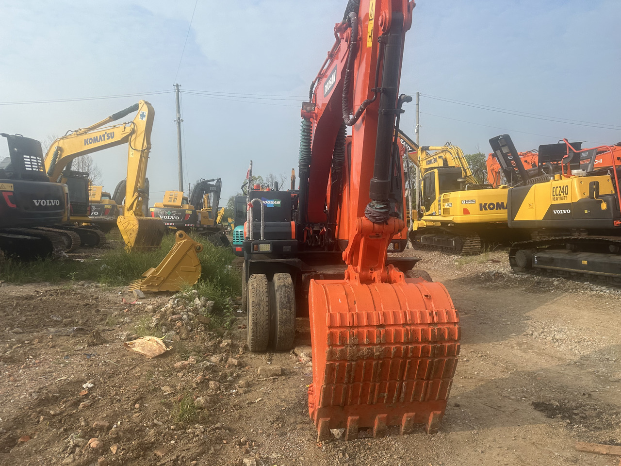 Doosan DX150W-9C - Escavatore gommato: foto 3 Doosan DX150W-9C - Escavatore gommato: foto 3