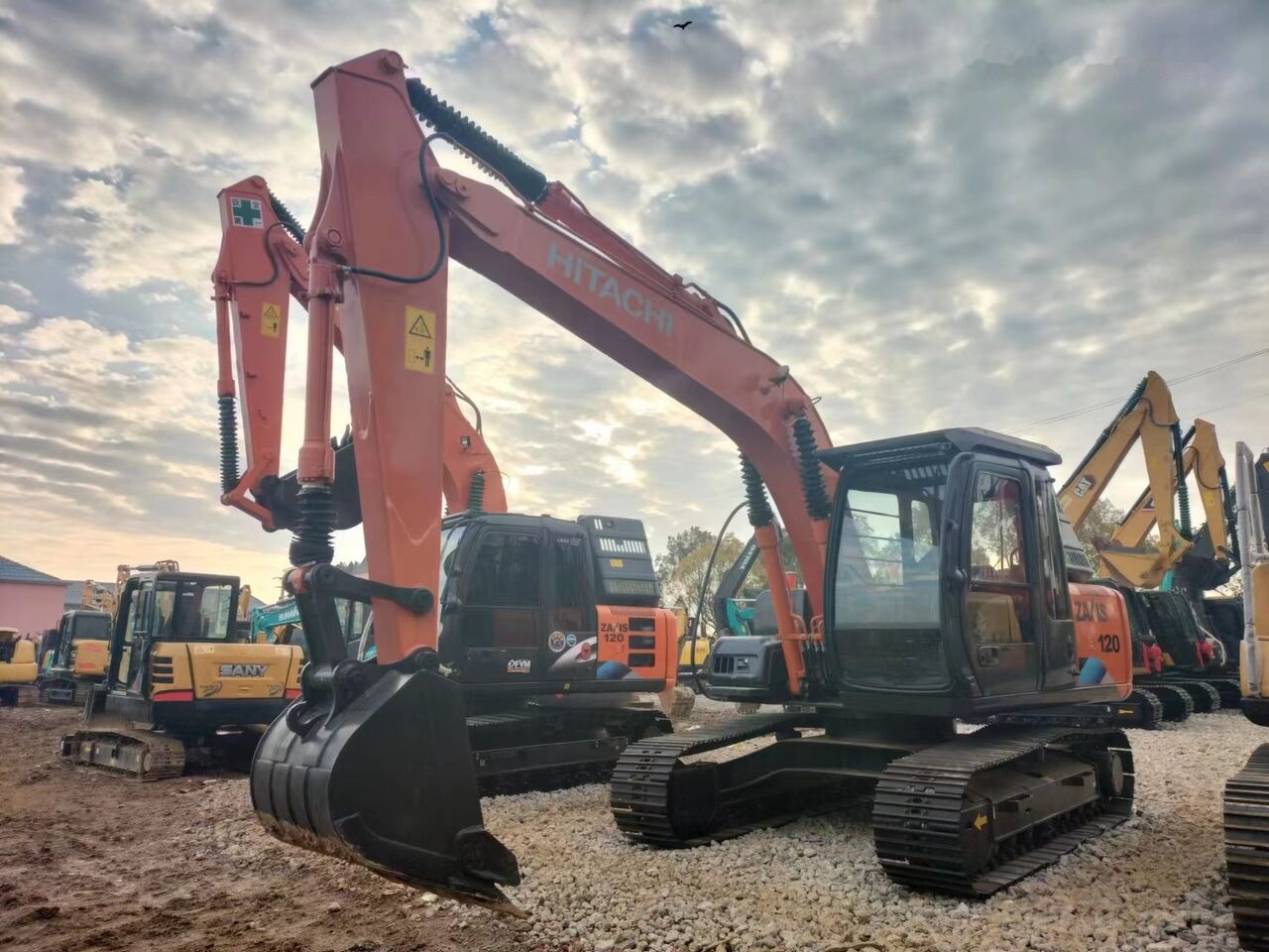 Hitachi ZX120 - Escavatore cingolato: foto 1 Hitachi ZX120 - Escavatore cingolato: foto 1