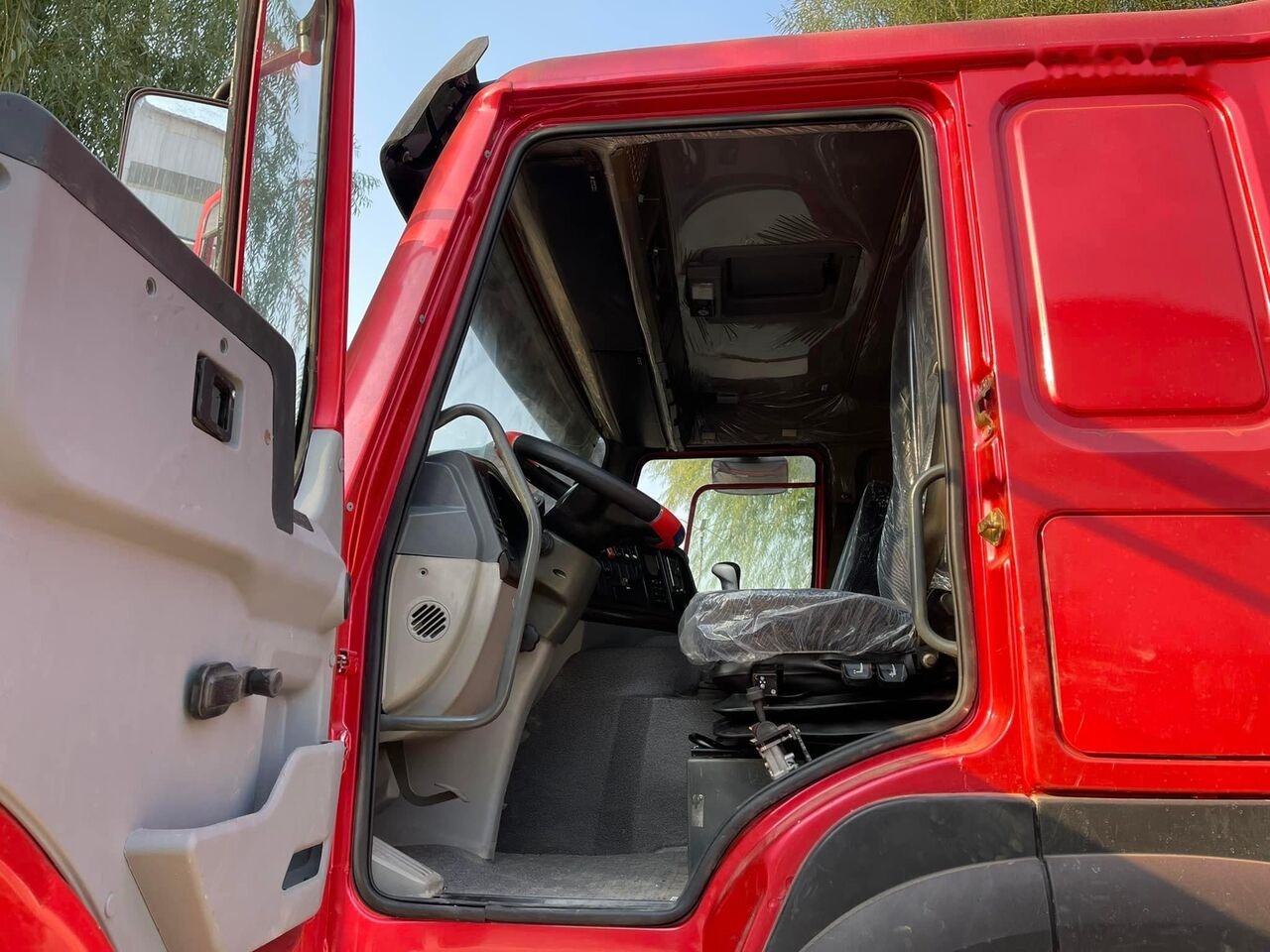 Howo 371 6X4 - Autocarro ribaltabile: foto 5 Howo 371 6X4 - Autocarro ribaltabile: foto 5