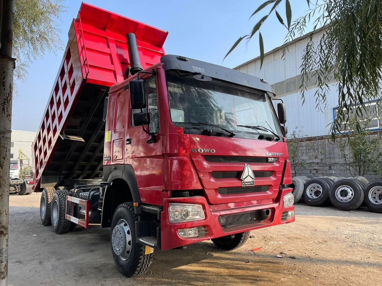 Howo 371 6X4 - Autocarro ribaltabile: foto 1 Howo 371 6X4 - Autocarro ribaltabile: foto 1