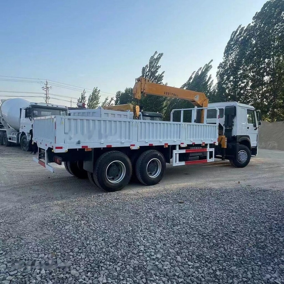 Howo crane 371 6tons - Autocarro ribaltabile, Camion con gru: foto 1 Howo crane 371 6tons - Autocarro ribaltabile, Camion con gru: foto 1