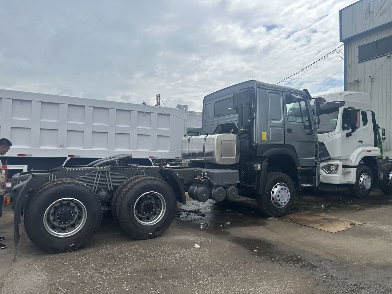 Howo - Trattore stradale: foto 1 Howo - Trattore stradale: foto 1