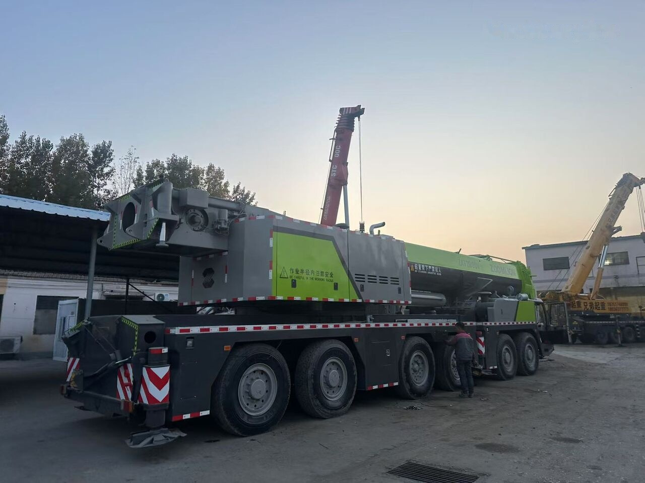 Zoomlion ZTC2000V - Autogru: foto 1 Zoomlion ZTC2000V - Autogru: foto 1