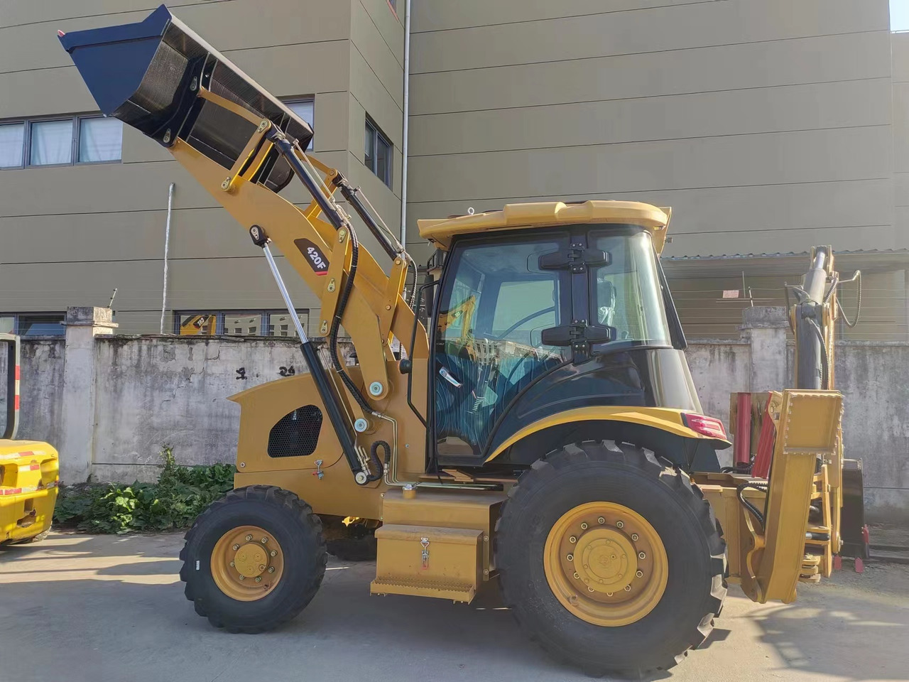 CATERPILLAR 420F - Terna: foto 1 CATERPILLAR 420F - Terna: foto 1