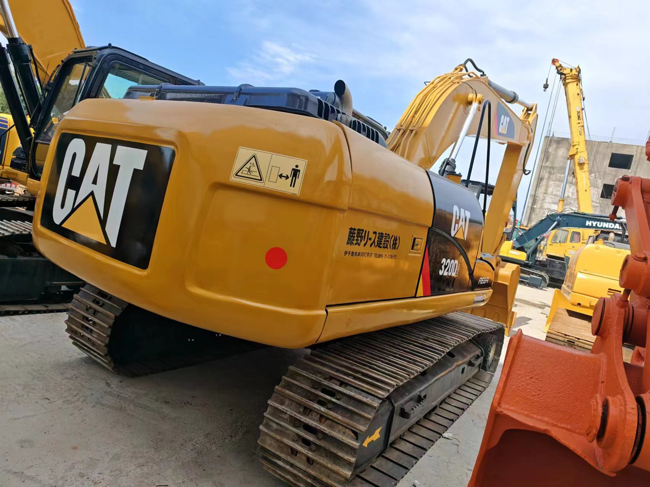 CATERPILLAR CAT 320D2 - Escavatore cingolato: foto 2 CATERPILLAR CAT 320D2 - Escavatore cingolato: foto 2