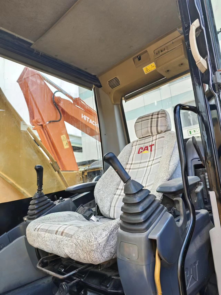 CATERPILLAR CAT 320D2 - Escavatore cingolato: foto 4 CATERPILLAR CAT 320D2 - Escavatore cingolato: foto 4
