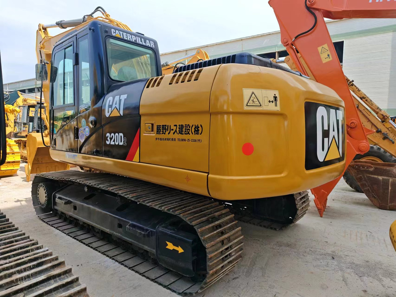 CATERPILLAR CAT 320D2 - Escavatore cingolato: foto 1 CATERPILLAR CAT 320D2 - Escavatore cingolato: foto 1