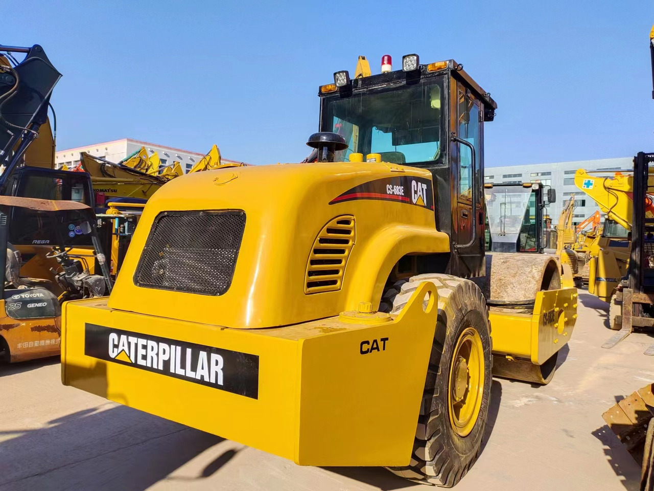 CATERPILLAR CS683E - Rullo compattatore/ Rullo compressore: foto 4 CATERPILLAR CS683E - Rullo compattatore/ Rullo compressore: foto 4