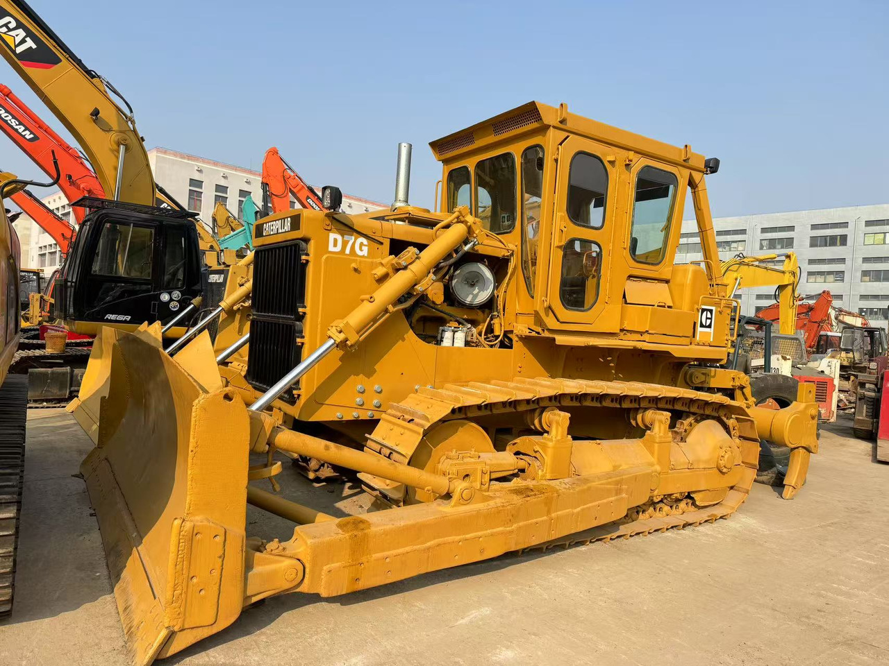 CATERPILLAR D7G - Bulldozer: foto 1 CATERPILLAR D7G - Bulldozer: foto 1