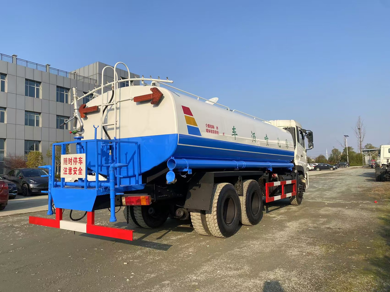 DONGFENG 20000L water truck Sprinkler - Camion cisterna: foto 2 DONGFENG 20000L water truck Sprinkler - Camion cisterna: foto 2