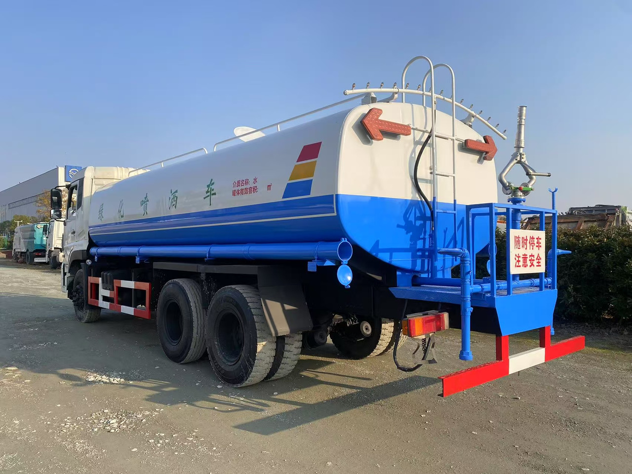 DONGFENG 20000L water truck Sprinkler - Camion cisterna: foto 3 DONGFENG 20000L water truck Sprinkler - Camion cisterna: foto 3