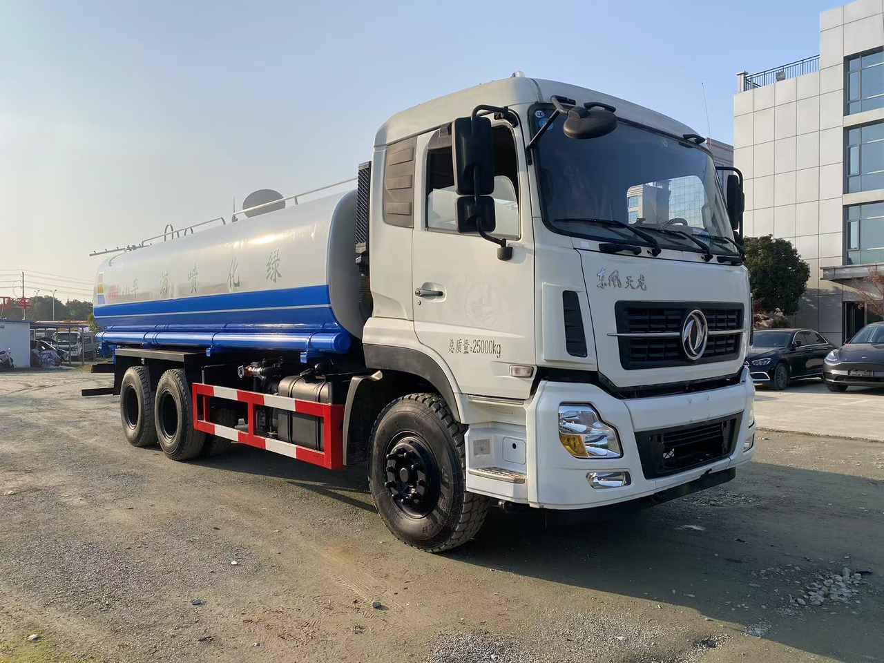 DONGFENG 20000L water truck Sprinkler - Camion cisterna: foto 4 DONGFENG 20000L water truck Sprinkler - Camion cisterna: foto 4