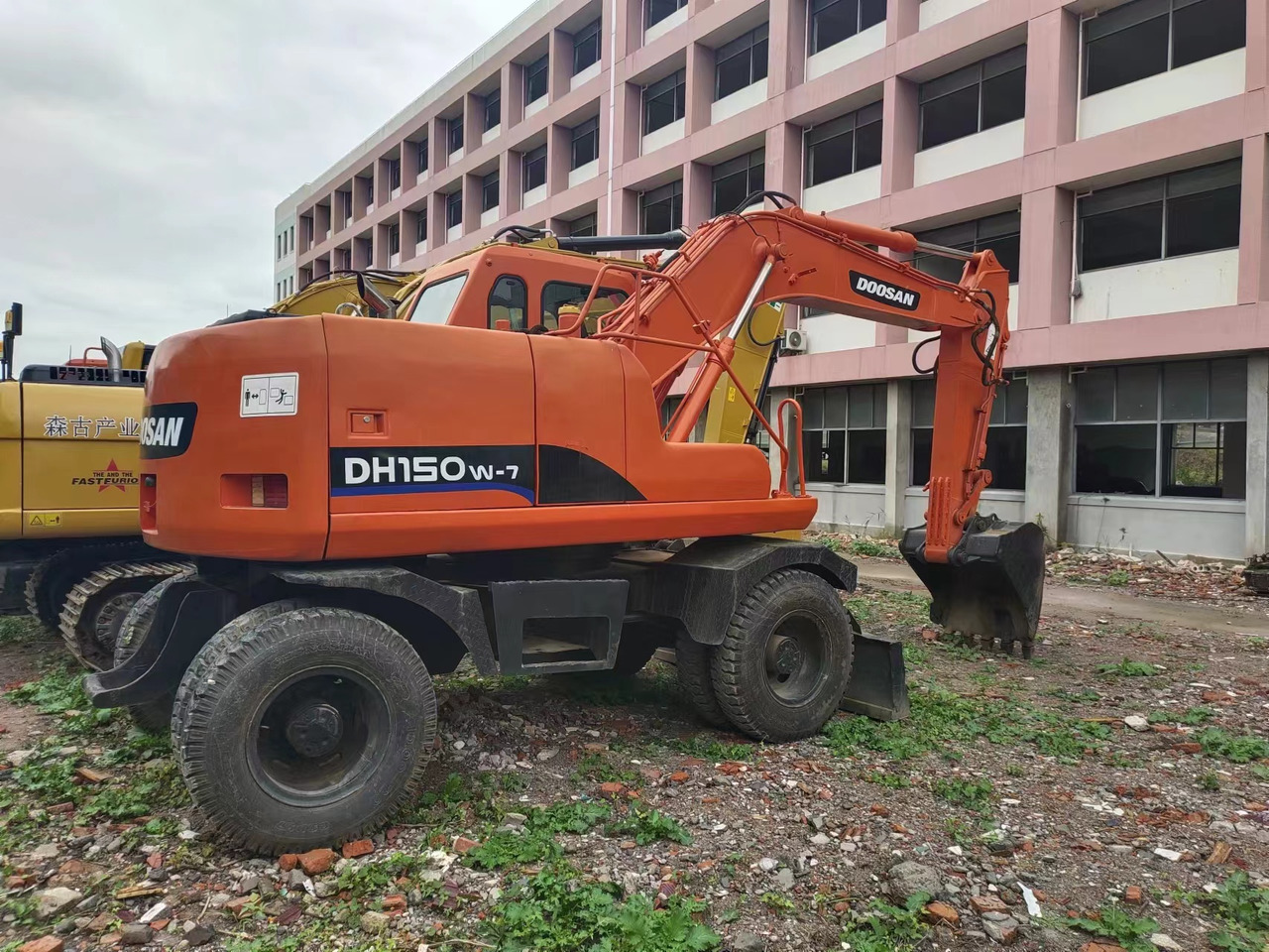 DOOSAN DH150W-7 - Escavatore gommato: foto 5 DOOSAN DH150W-7 - Escavatore gommato: foto 5