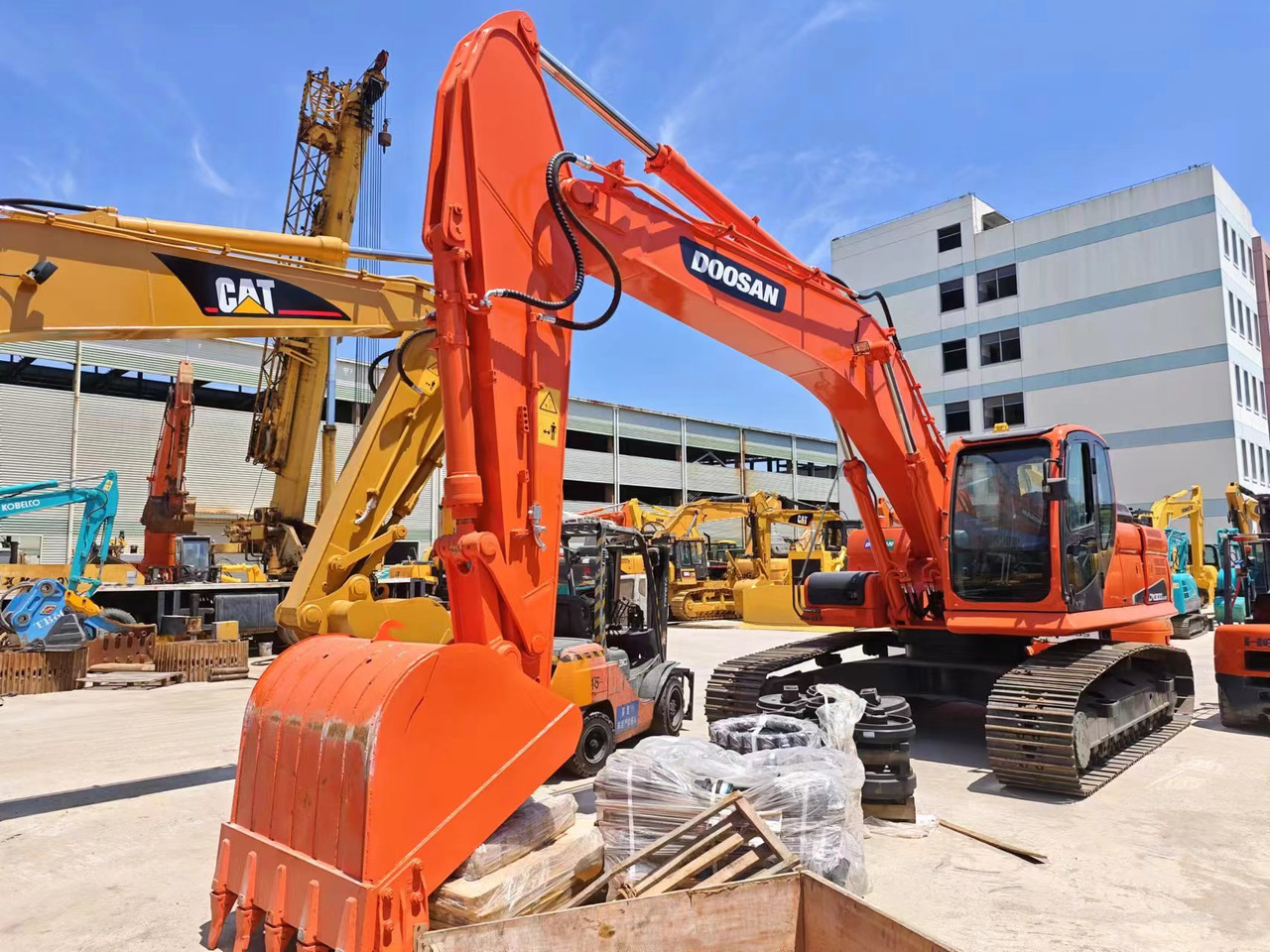 DOOSAN DX300LC-9C - Escavatore cingolato: foto 1 DOOSAN DX300LC-9C - Escavatore cingolato: foto 1