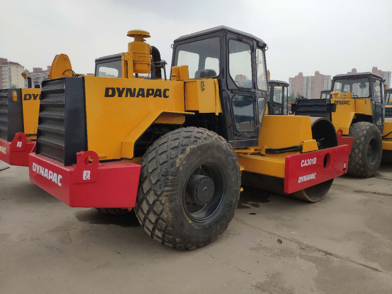 DYNAPAC CA301D - Rullo compattatore/ Rullo compressore: foto 1 DYNAPAC CA301D - Rullo compattatore/ Rullo compressore: foto 1