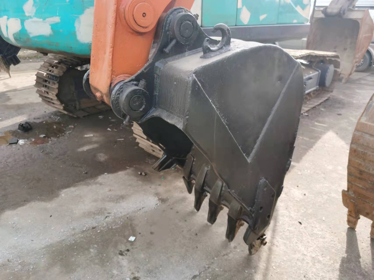 HITACHI EX120-2 - Escavatore cingolato: foto 4 HITACHI EX120-2 - Escavatore cingolato: foto 4
