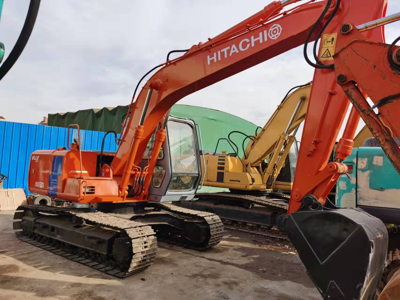 HITACHI EX120-2 - Escavatore cingolato: foto 1 HITACHI EX120-2 - Escavatore cingolato: foto 1