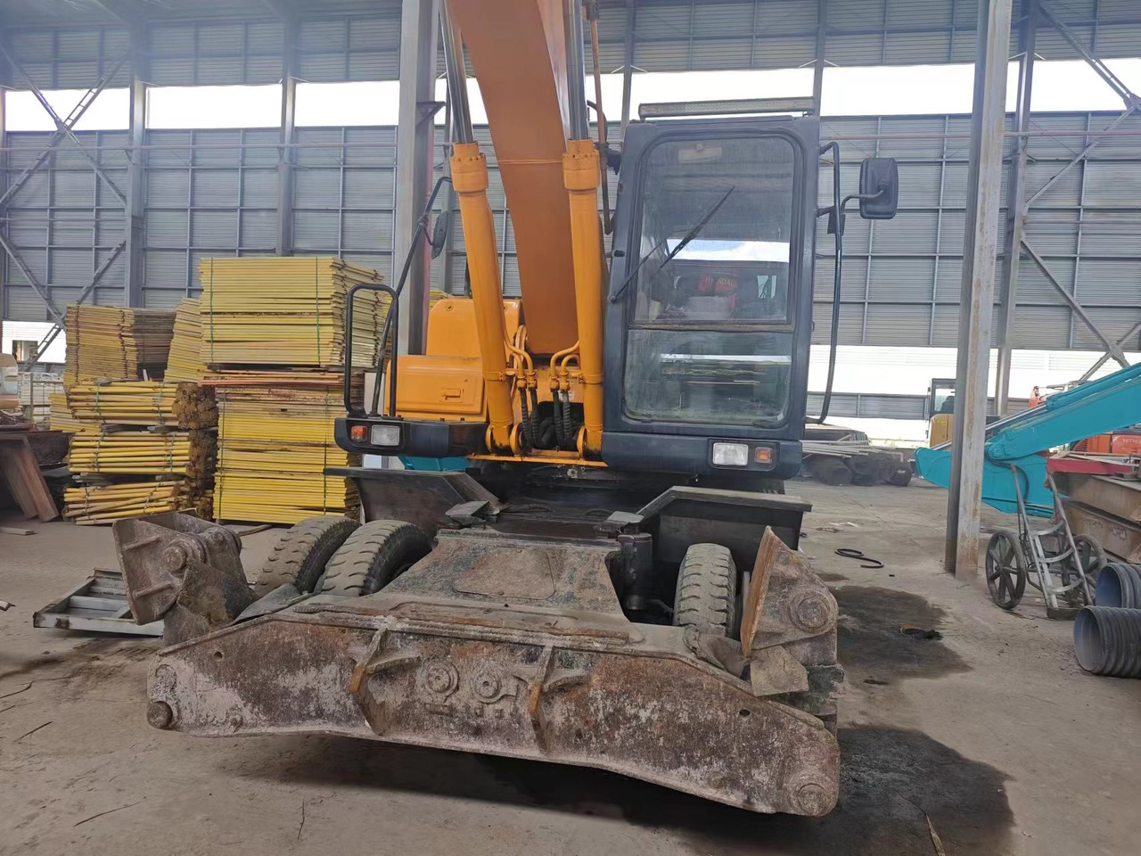 HYUNDAI 210W-7 - Escavatore gommato: foto 3 HYUNDAI 210W-7 - Escavatore gommato: foto 3