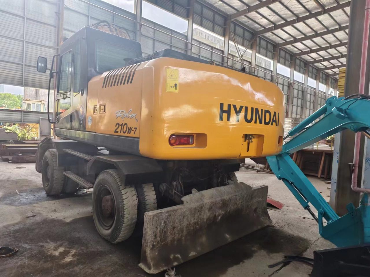 HYUNDAI 210W-7 - Escavatore gommato: foto 4 HYUNDAI 210W-7 - Escavatore gommato: foto 4
