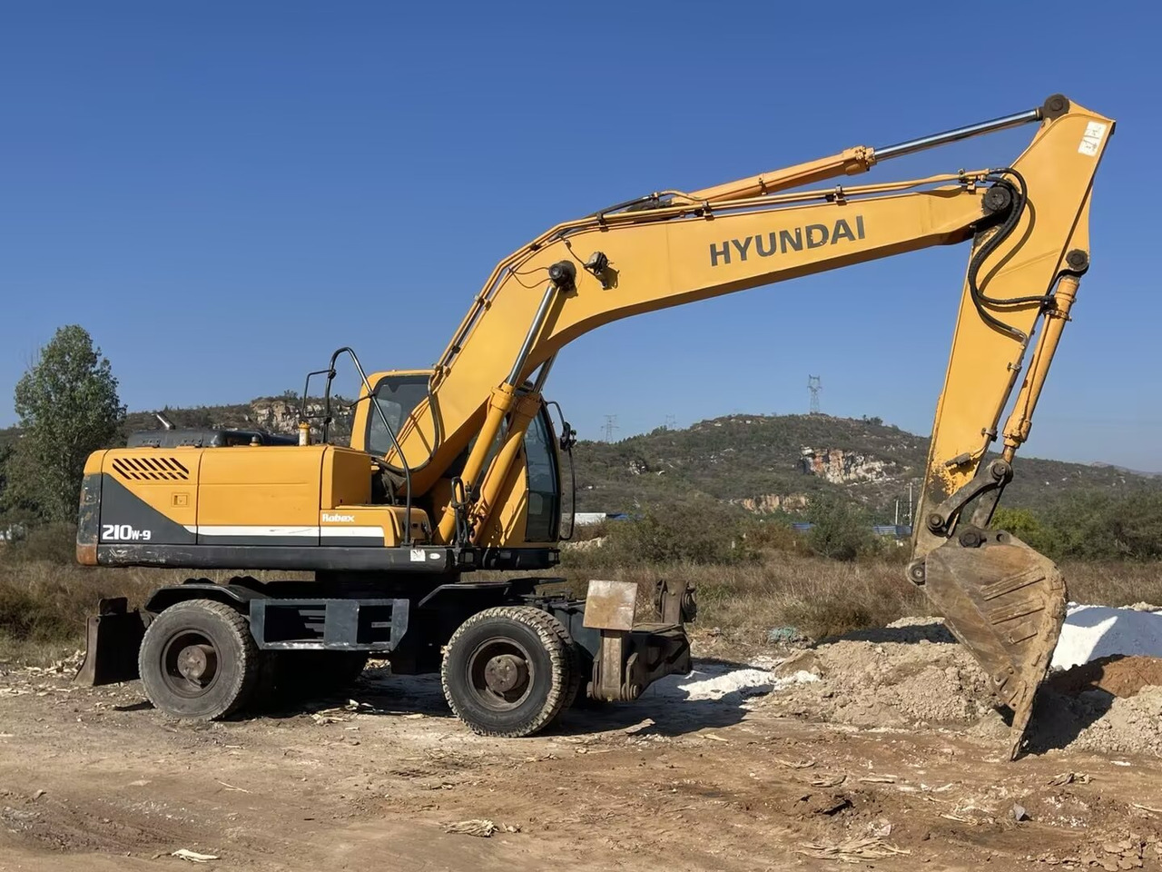 HYUNDAI 210W-9 - Escavatore gommato: foto 3 HYUNDAI 210W-9 - Escavatore gommato: foto 3