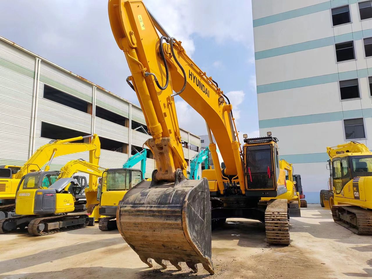 HYUNDAI R385LC-9T R305 R220 - Escavatore cingolato: foto 2 HYUNDAI R385LC-9T R305 R220 - Escavatore cingolato: foto 2
