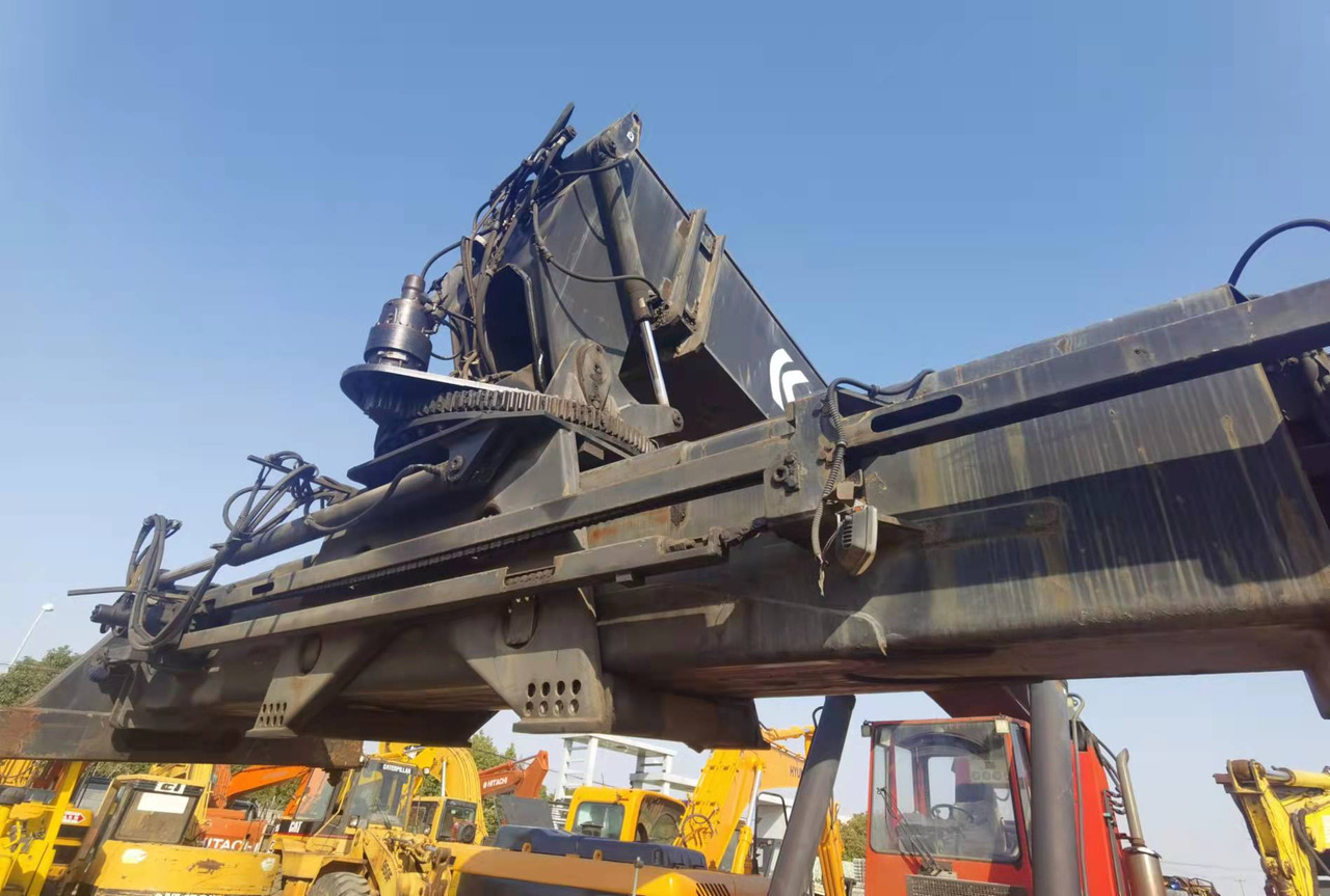 KALMAR DRF450 - Reach stacker: foto 4 KALMAR DRF450 - Reach stacker: foto 4