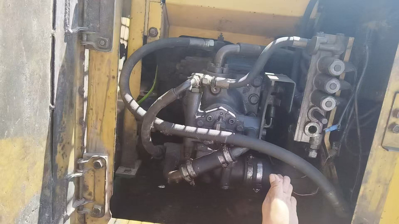 KOMATSU PC120-6 - Escavatore cingolato: foto 3 KOMATSU PC120-6 - Escavatore cingolato: foto 3