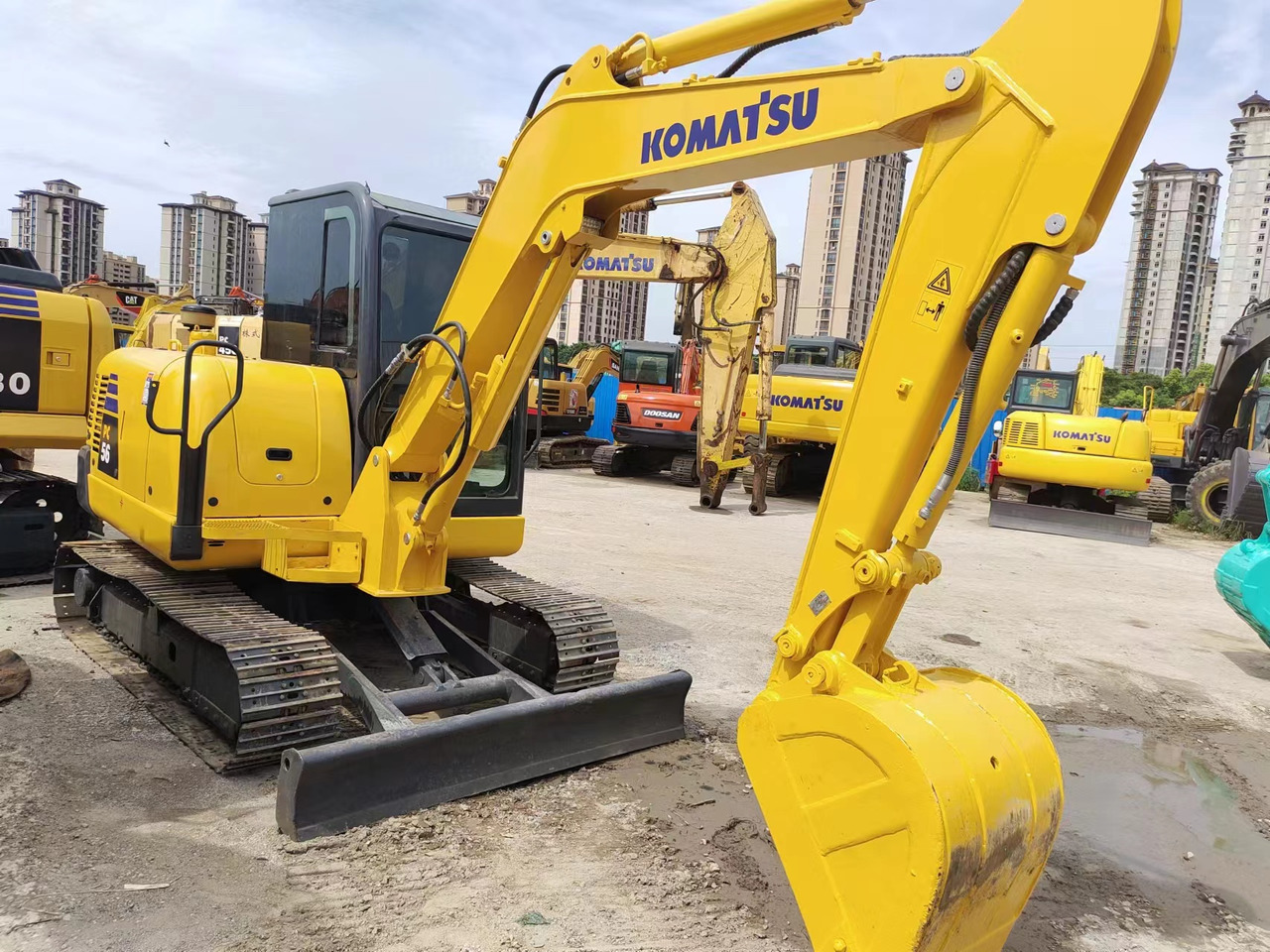 KOMATSU PC56 komatsu mini excavator PC55 PC60 - Miniescavatore: foto 1 KOMATSU PC56 komatsu mini excavator PC55 PC60 - Miniescavatore: foto 1