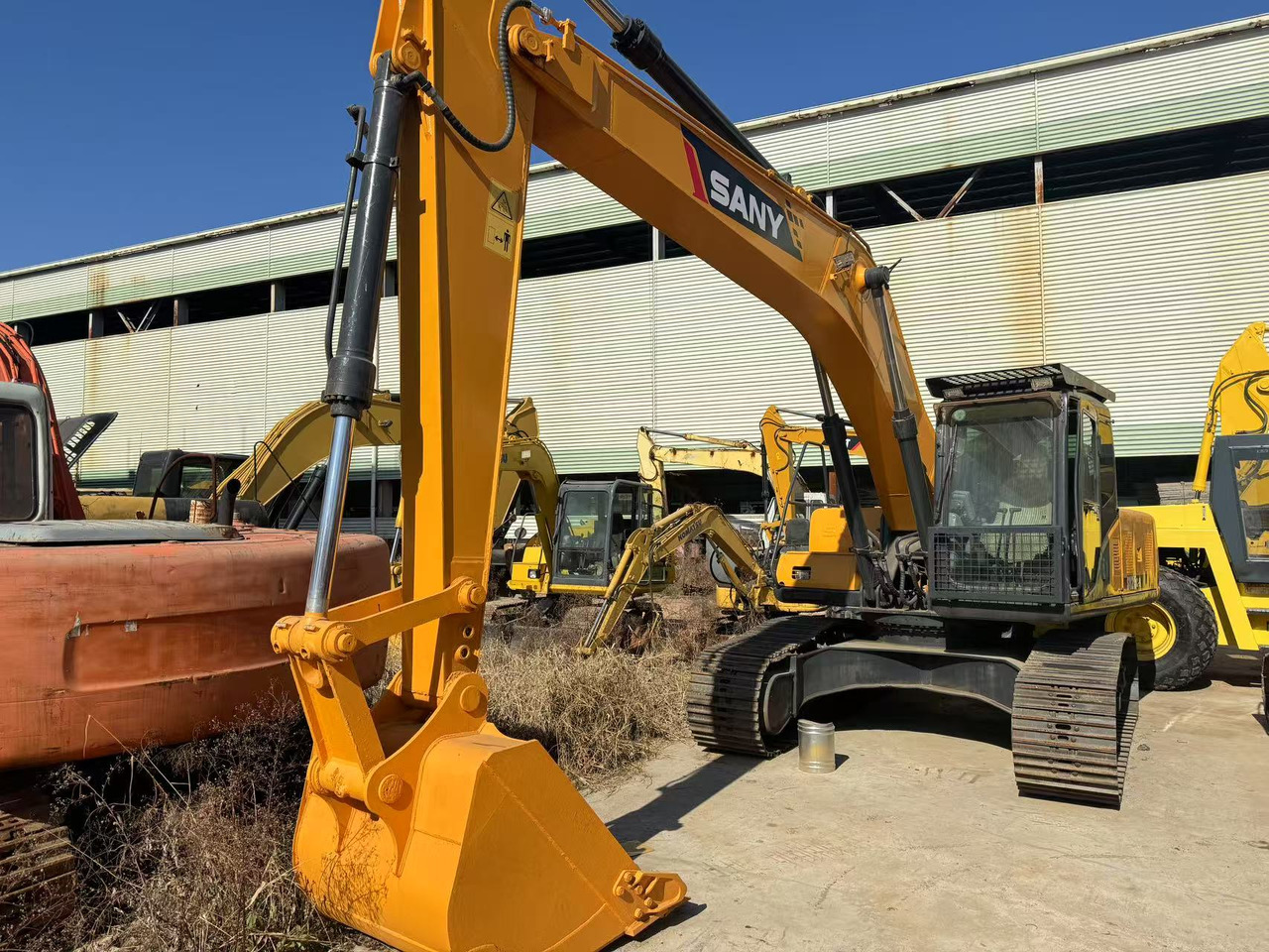 SANY SY215C - Escavatore cingolato: foto 1 SANY SY215C - Escavatore cingolato: foto 1