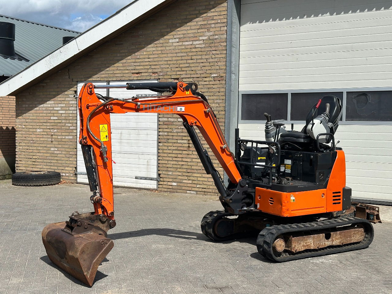Hitachi ZX19U-6 YR - Miniescavatore: foto 1 Hitachi ZX19U-6 YR - Miniescavatore: foto 1