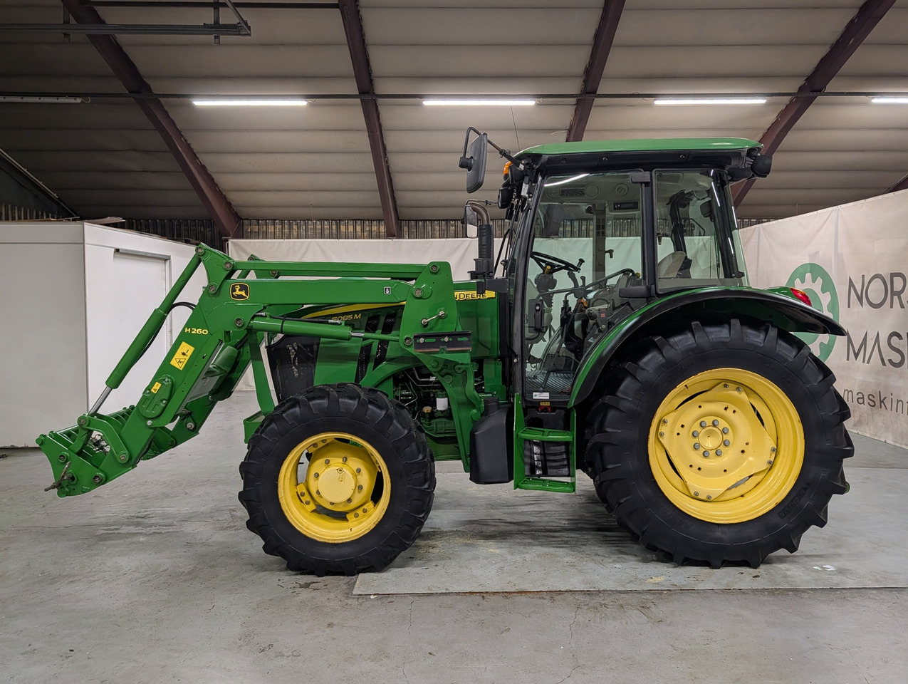 John Deere 5085M - Trattore: foto 2 John Deere 5085M - Trattore: foto 2